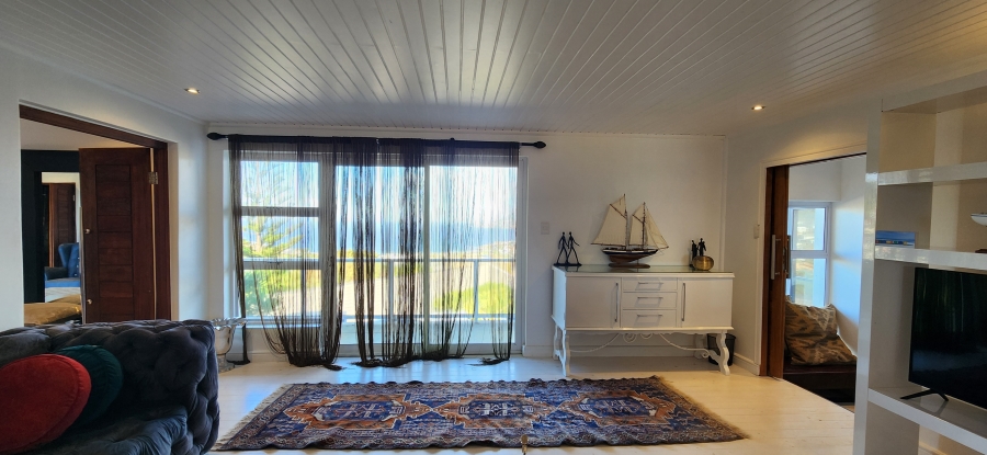 To Let 4 Bedroom Property for Rent in Glencairn Heights Western Cape
